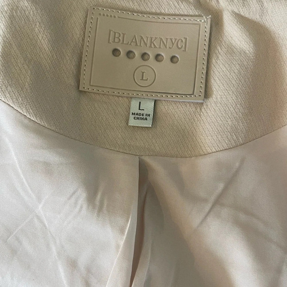 BLANKNYC Women's Crepe Moto Jacket Zips Snaps Adjust Belt Tan Size Large NWT $98 - Picture 7 of 7